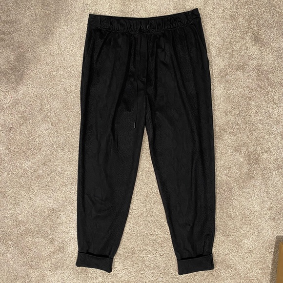 Lululemon Jet Crop (Slim) (Luxtreme 25.5")
Desert Snake Embossed Black - Picture 7 of 9